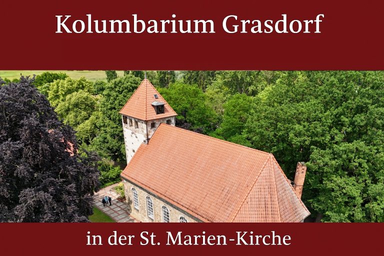 Luftaufnahme der St. Marien-Kirche in Grasdorf, Standort des Kolumbariums für Urnenbeisetzungen in Laatzen