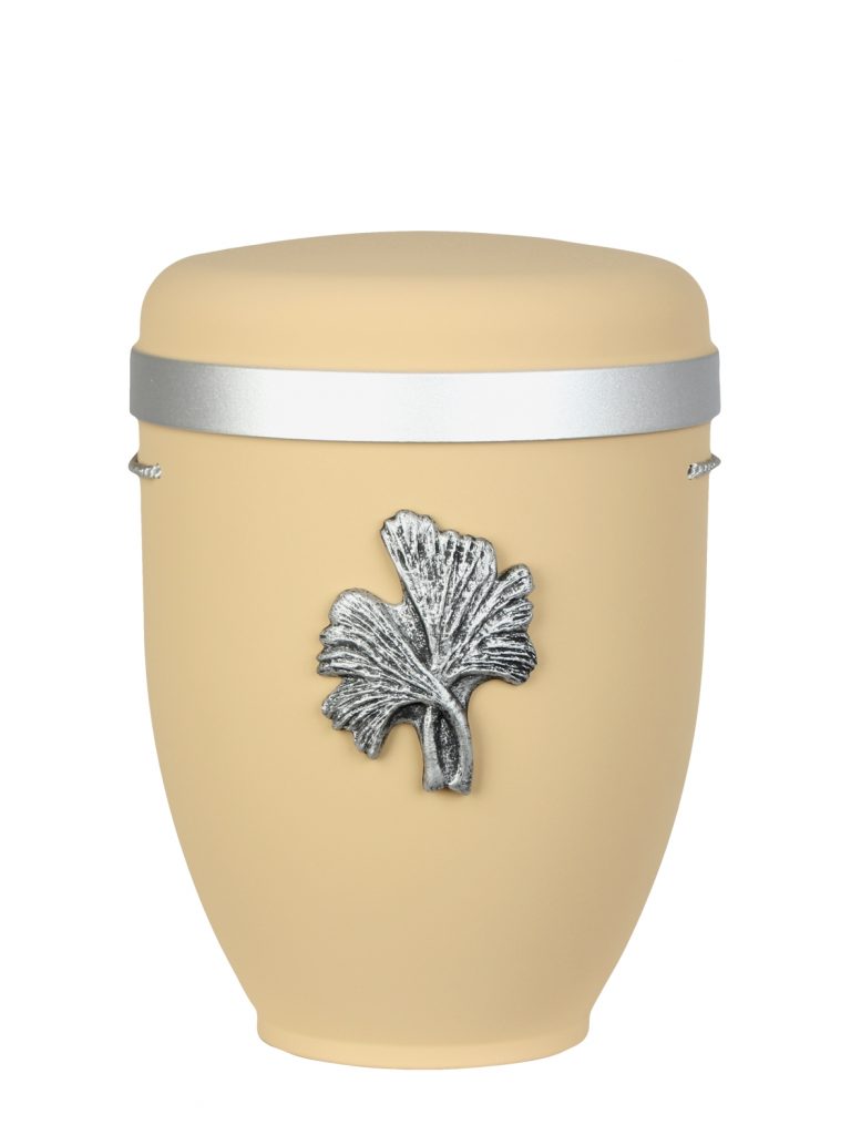 Naturfaserurne, matt savanne, Silberrand breit mit aufgesetztem Emblem „Dekor-Emblem Ginkgo“ in Silber