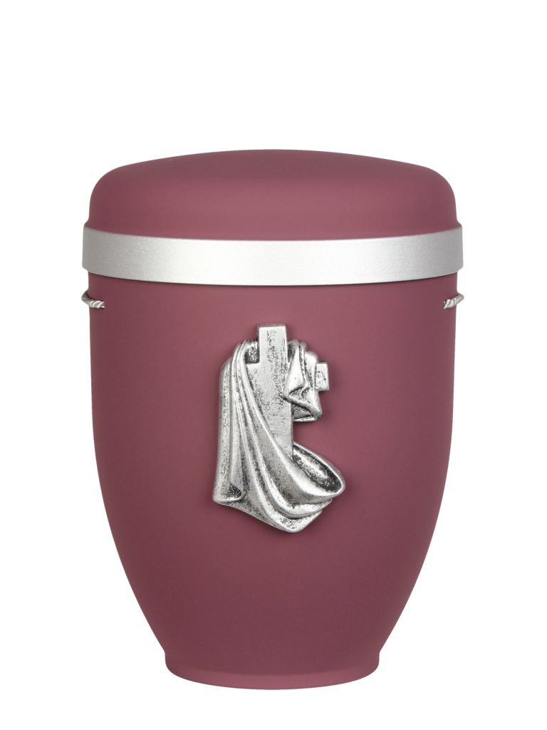 Naturfaserurne, matt rotlila, Silberrand breit mit aufgesetztem Emblem „Dekor-Emblem Kreuztuch“ in Silber