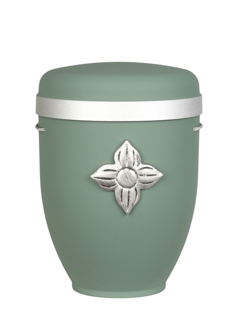 Naturfaserurne, matt mint, Silberrand breit mit aufgesetztem Emblem „Dekor-Emblem Blüte“ in Silber
