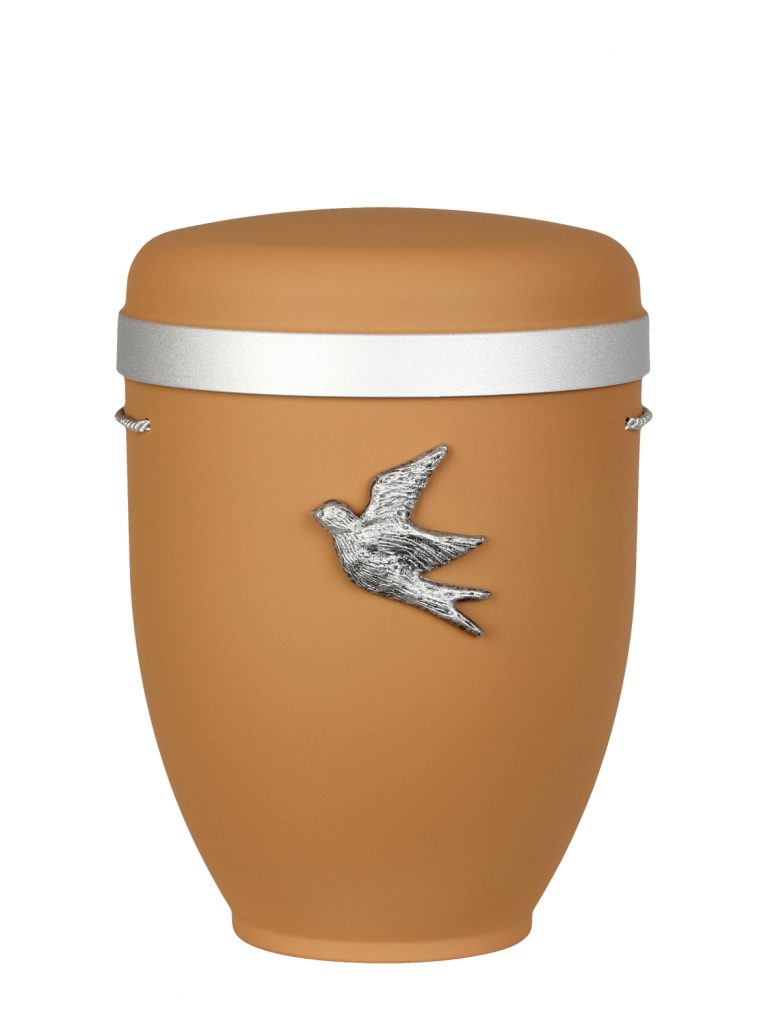 Naturfaserurne, matt terra, Silberrand breit mit aufgesetztem Emblem „Dekor-Emblem Schwalbe“ in Silber