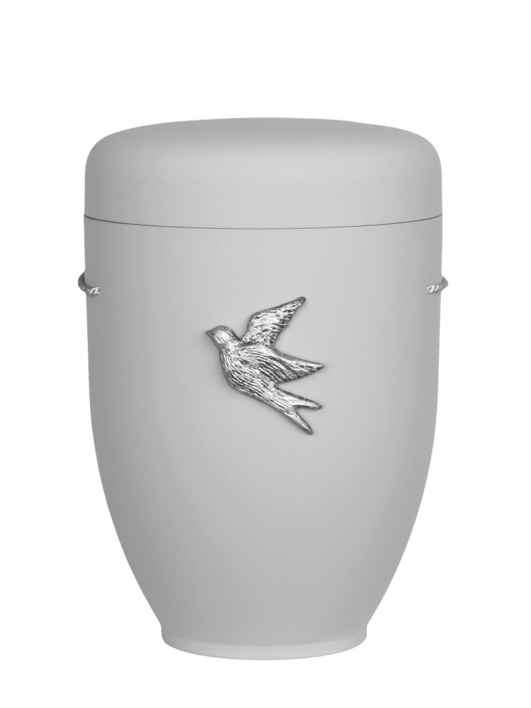 Naturfaserurne, matt hellgrau, ohne Rand mit aufgesetztem Emblem „Motiv D17“ in Silber