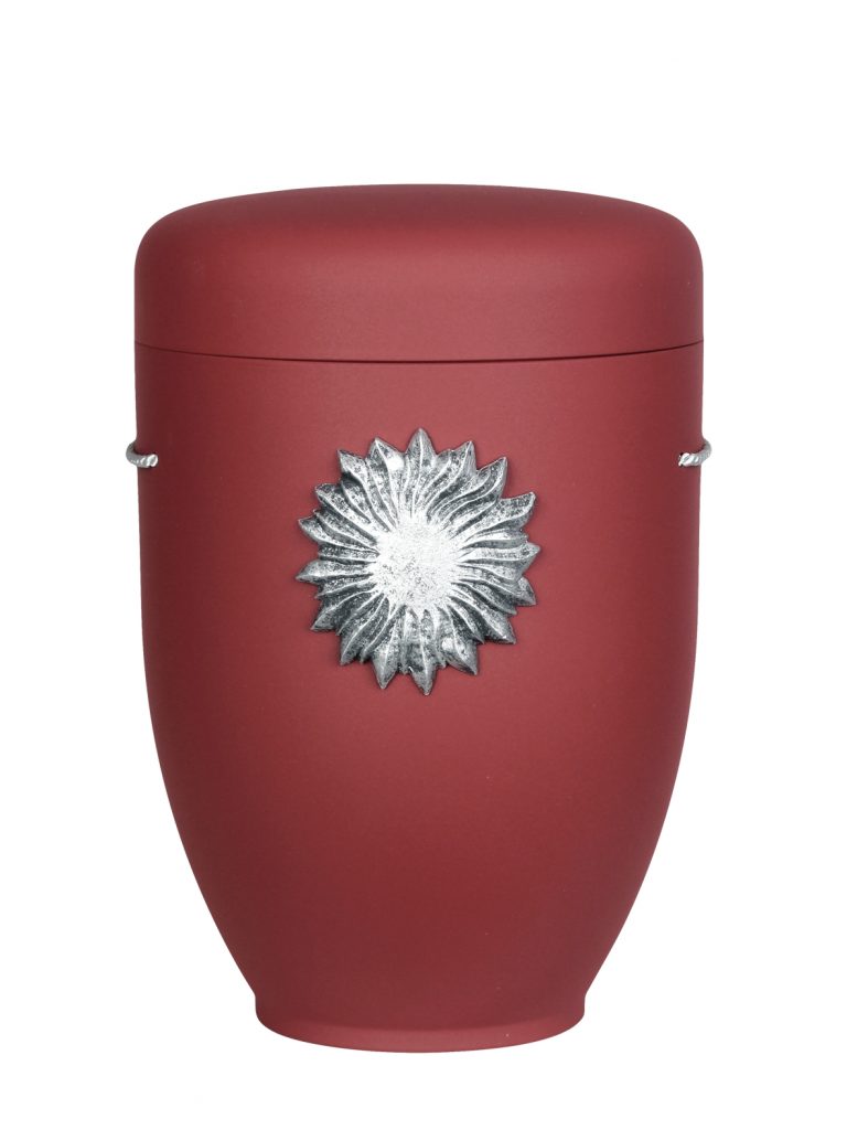 Naturfaserurne, matt purpurrot, ohne Rand mit aufgesetztem Emblem „Motiv D15“ in Silber