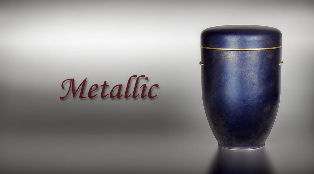 Biologisch abbaubare Urne in edler Metallic-Optik, dunkelblau mit Goldschimmer