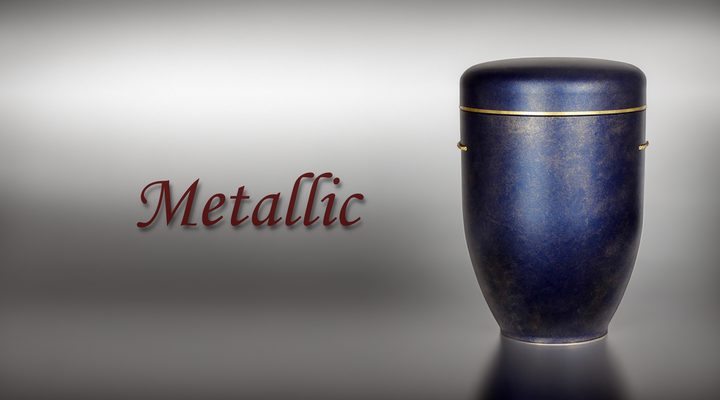 Edle handgefertigte Metallic-Urne in blau-gold – biologisch abbaubar für eine moderne Bestattung