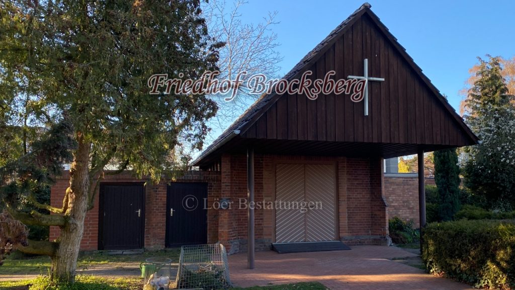 Eingang der Friedhofskapelle auf dem Friedhof „Am Brocksberg“ in Alt-Laatzen